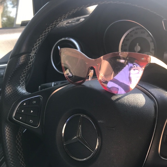 Ray-Ban rose gold pink mirror sunglasses. - Picture 3 of 8